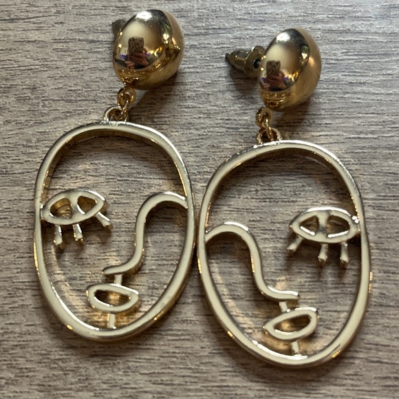 retro gold tone abstract face earrings - Picture 1 of 2